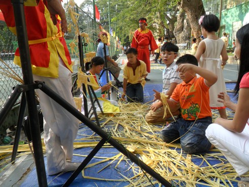 2.000 trẻ em đường phố đón Tết - ảnh 1